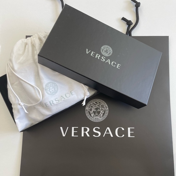 Authentic Versace Designer Belt Bags Leather - Picture 16 of 16